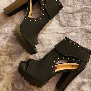Black Peep-Toe Heels with High Thick Heel and Silver Studs